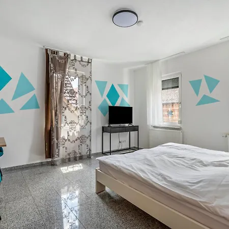 Mit Parkmoeglichkeit شقة
